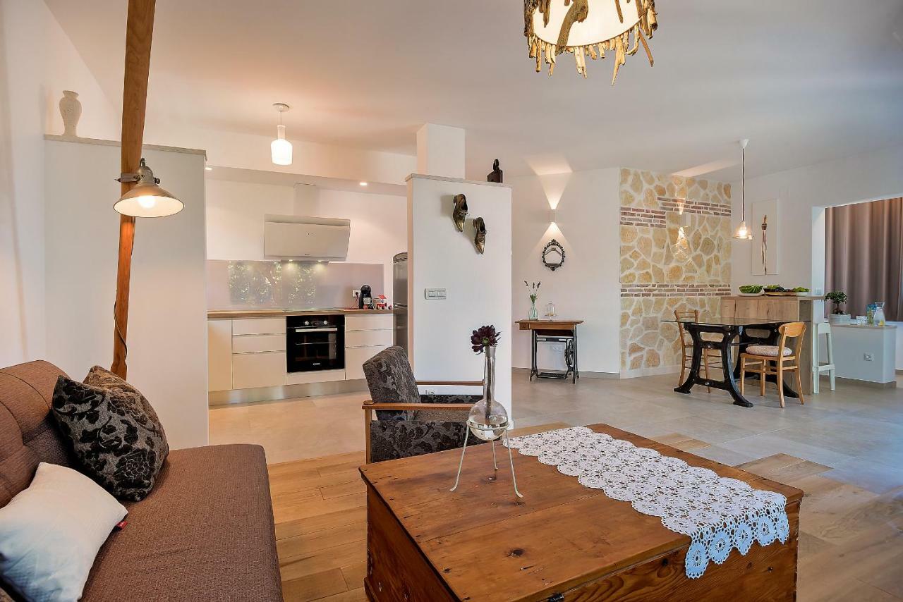 Arka Trogir Apartments - סגט ווראנייצה מראה חיצוני תמונה
